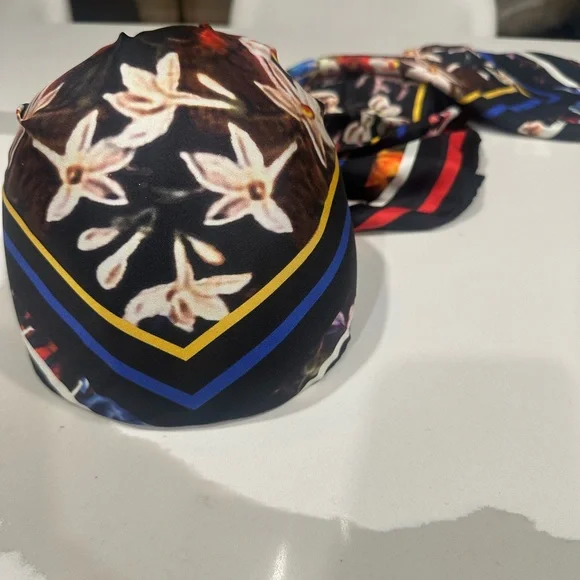 Elie Saab Elegant Floral Silk Scarf Turban - Picture 3 of 6